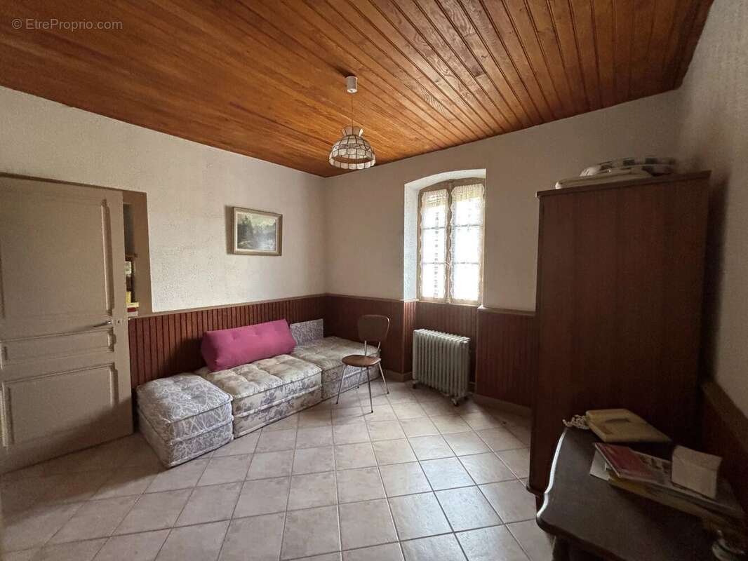 A Polignac ancienne gare à rénover de 65m² - photo 3