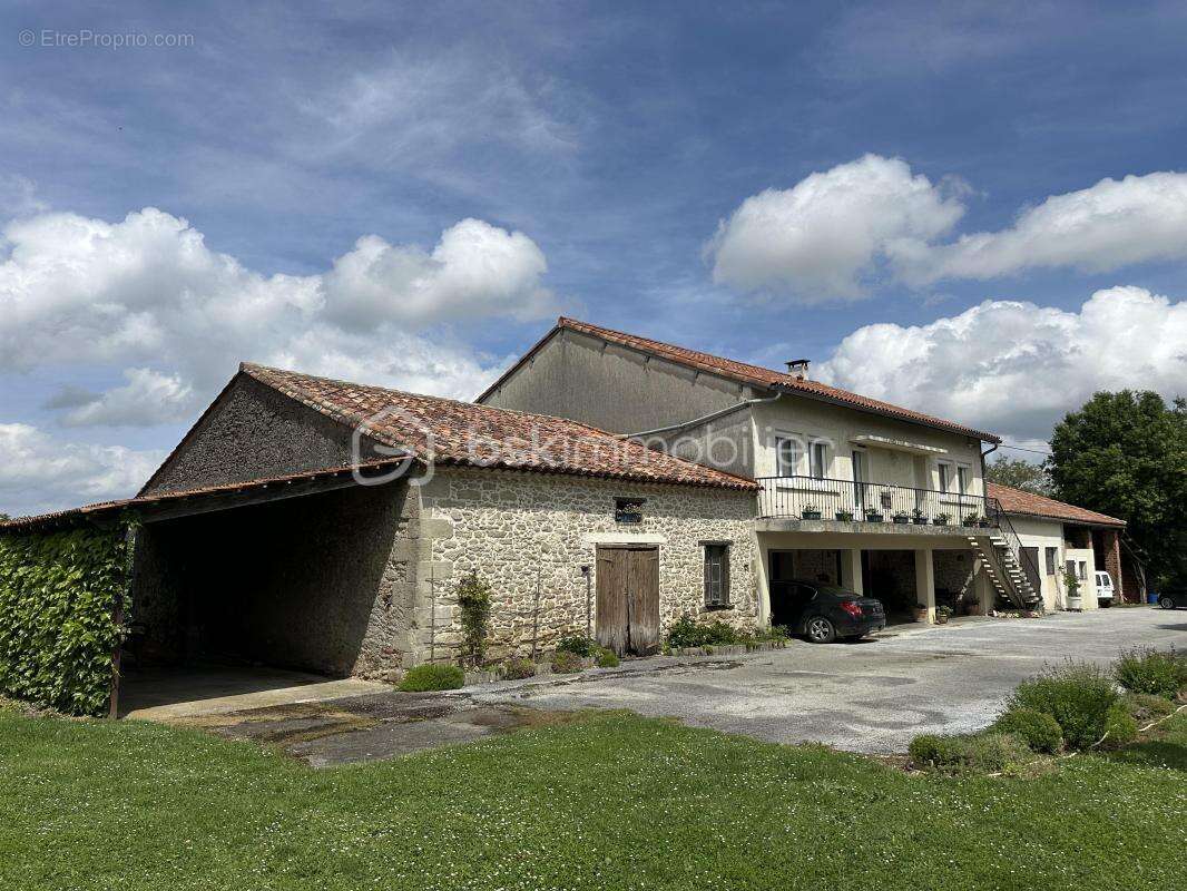 Maison à AURIAC-SUR-VENDINELLE