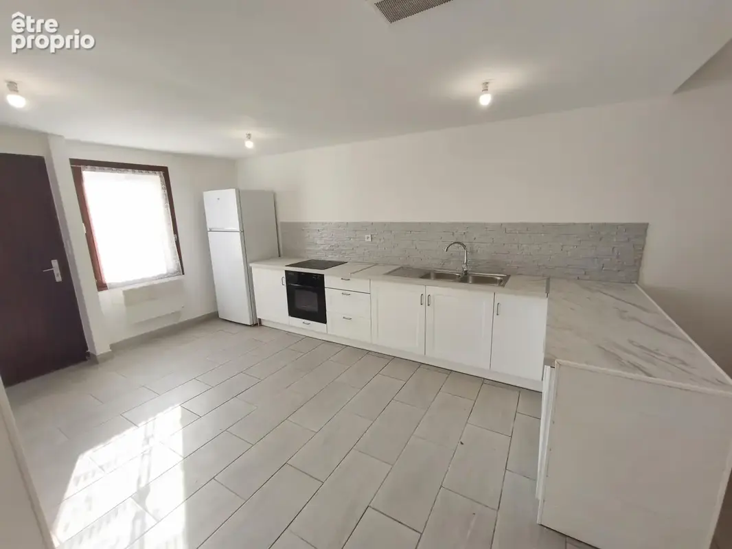 Maison T4 de 87 m2 entièrement rénovée avec garage et jardin - photo 8