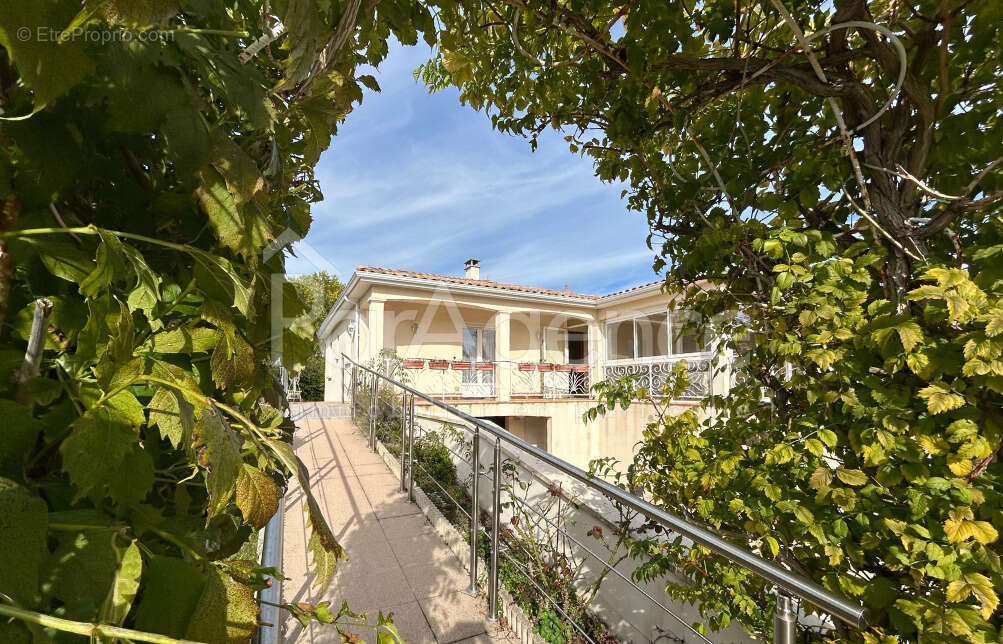 Maison familiale avec beau terrain arboré - photo 19