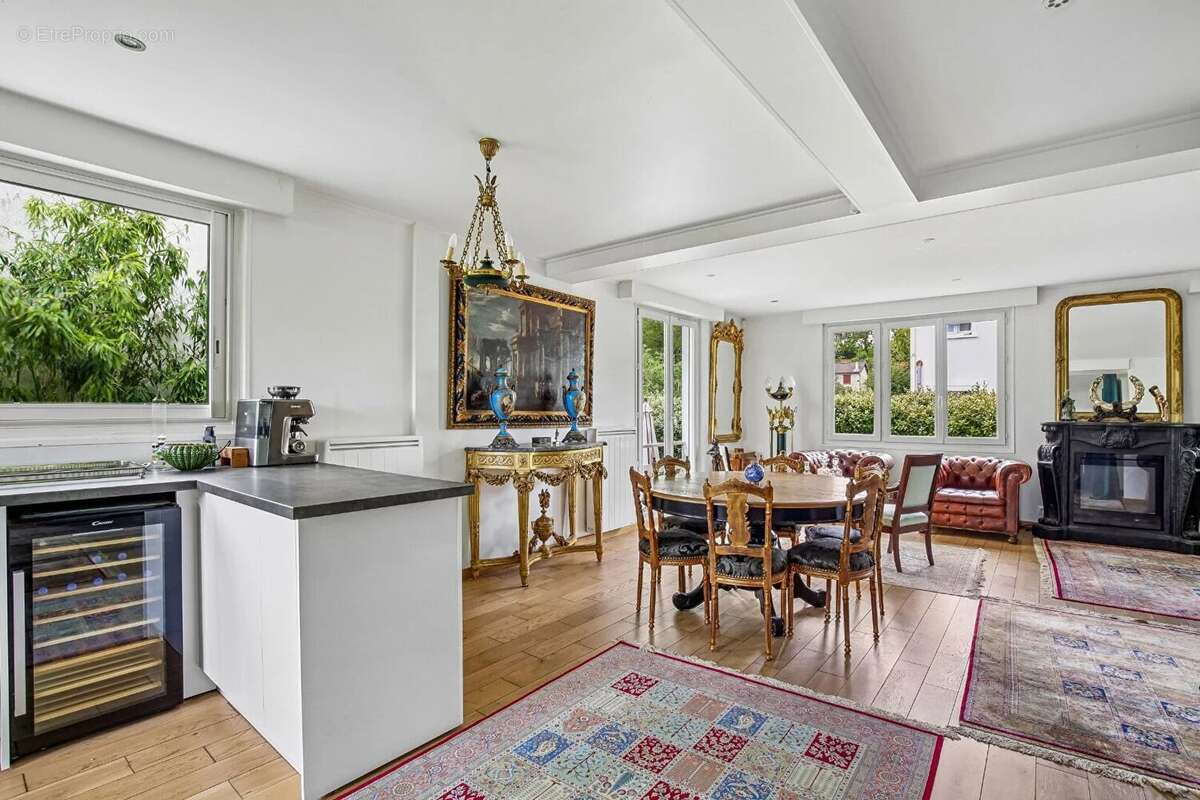 LE PECQ, maison de 215 M2 au sol sur 347 M2 de terrain - photo 3