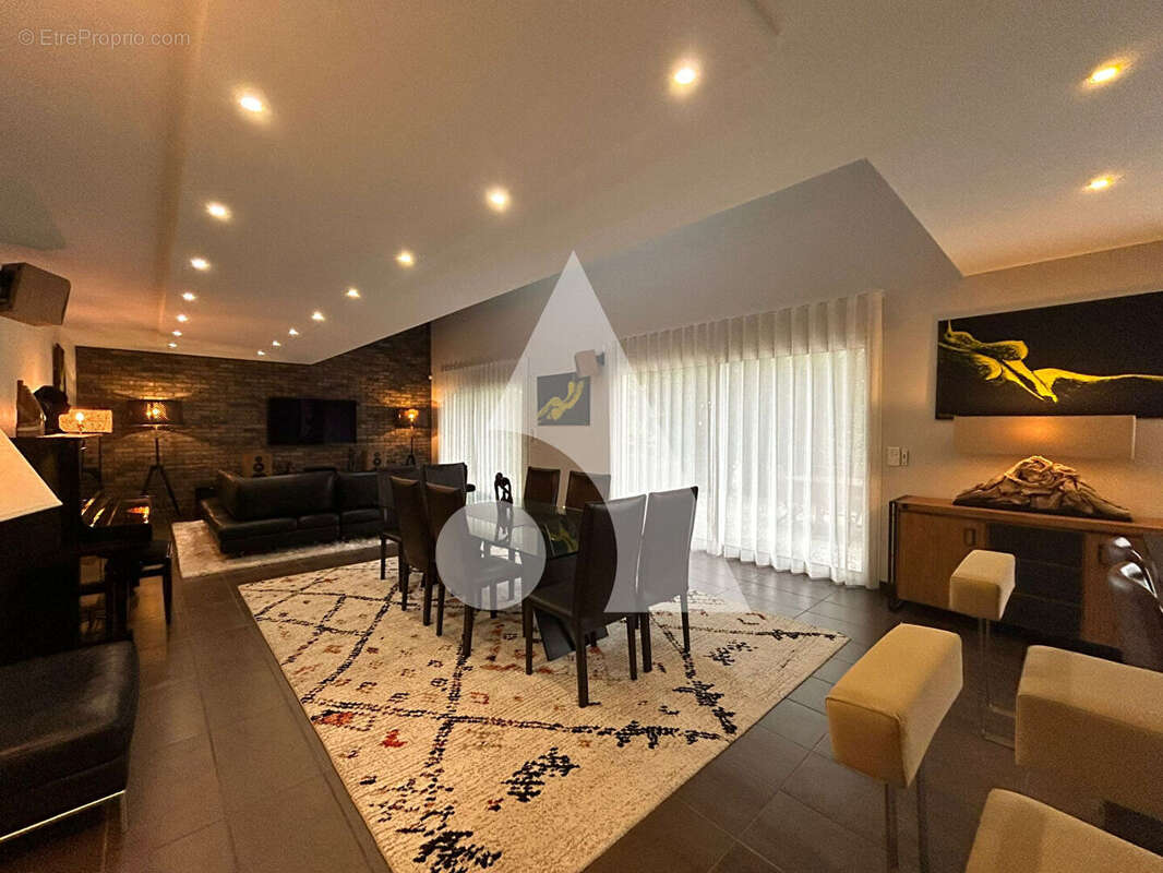 Maison à CRECY-LA-CHAPELLE