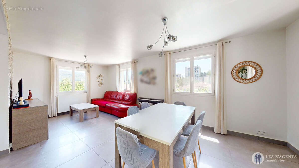 Appartement à SAINT-MARTIN-D'HERES