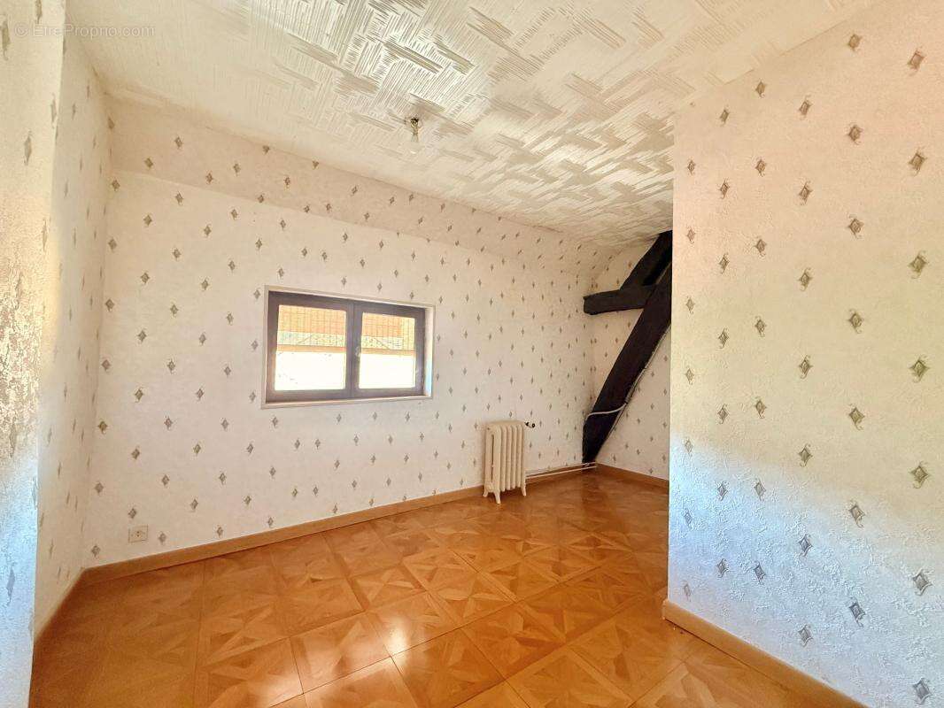 Maison avec 3 chambres et 2 garages sur un terrain de 742m² - photo 14