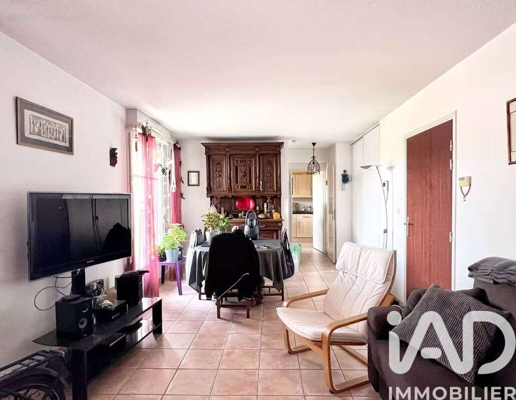 Photo 2 - Appartement à BUSSY-SAINT-GEORGES