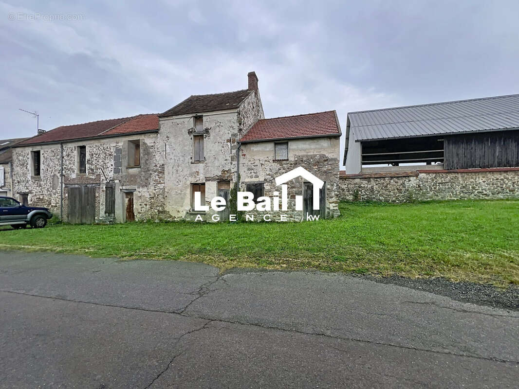 Maison 850 m² à Livilliers  - photo 4