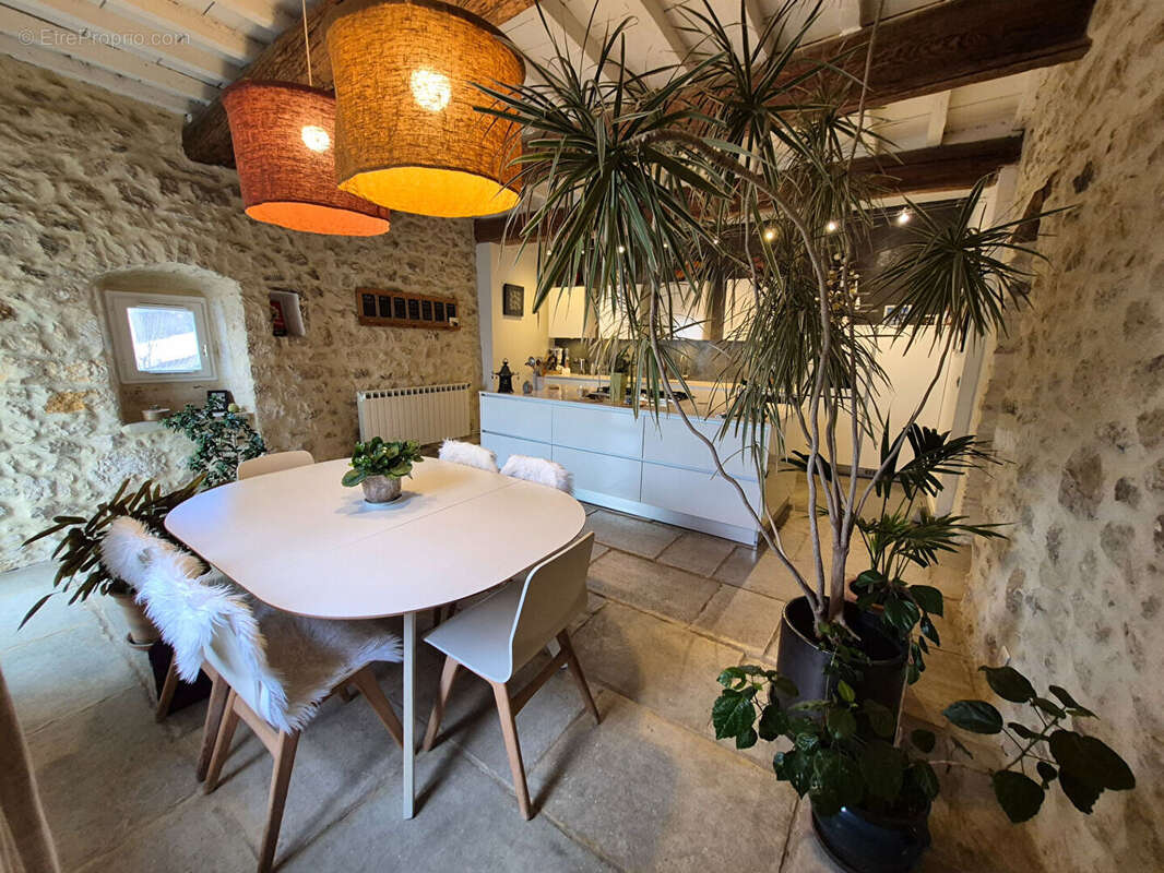 Maison à VAILHAUQUES