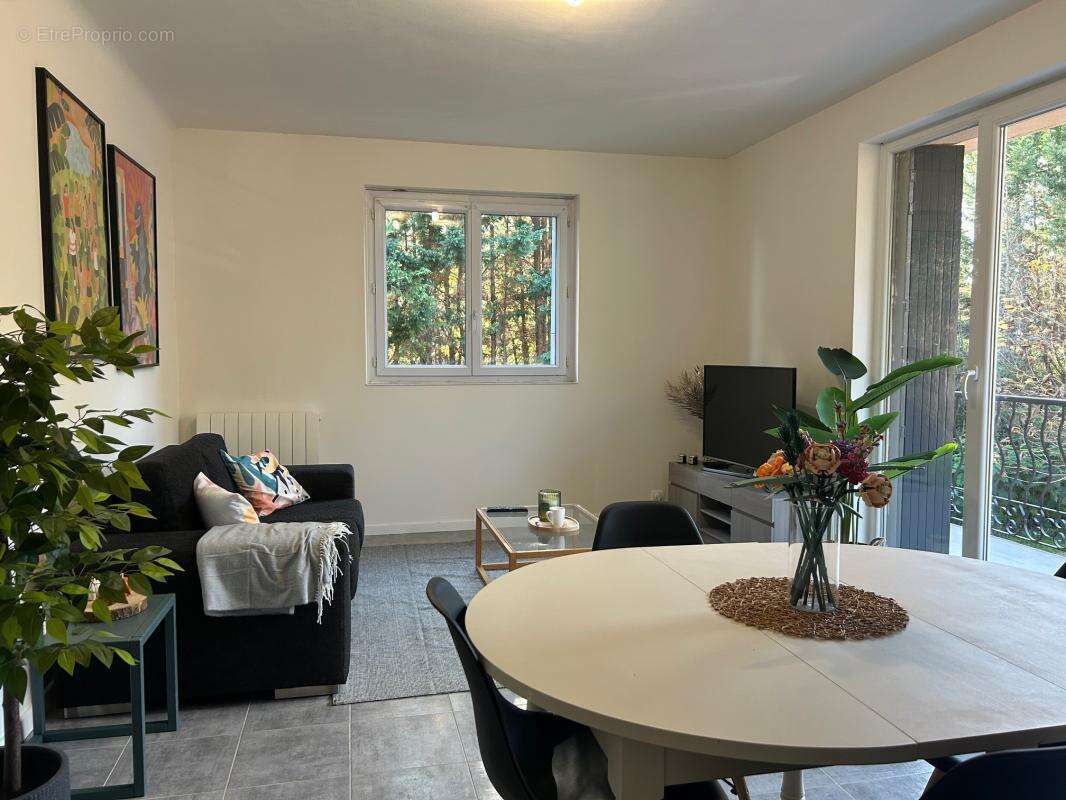 Maison à SAINT-ETIENNE-DE-TULMONT