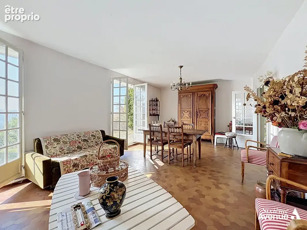 Maison avec vue panoramique Saint-Cyr-Sur-Le-Rhône de 165m² utiles. - photo 3