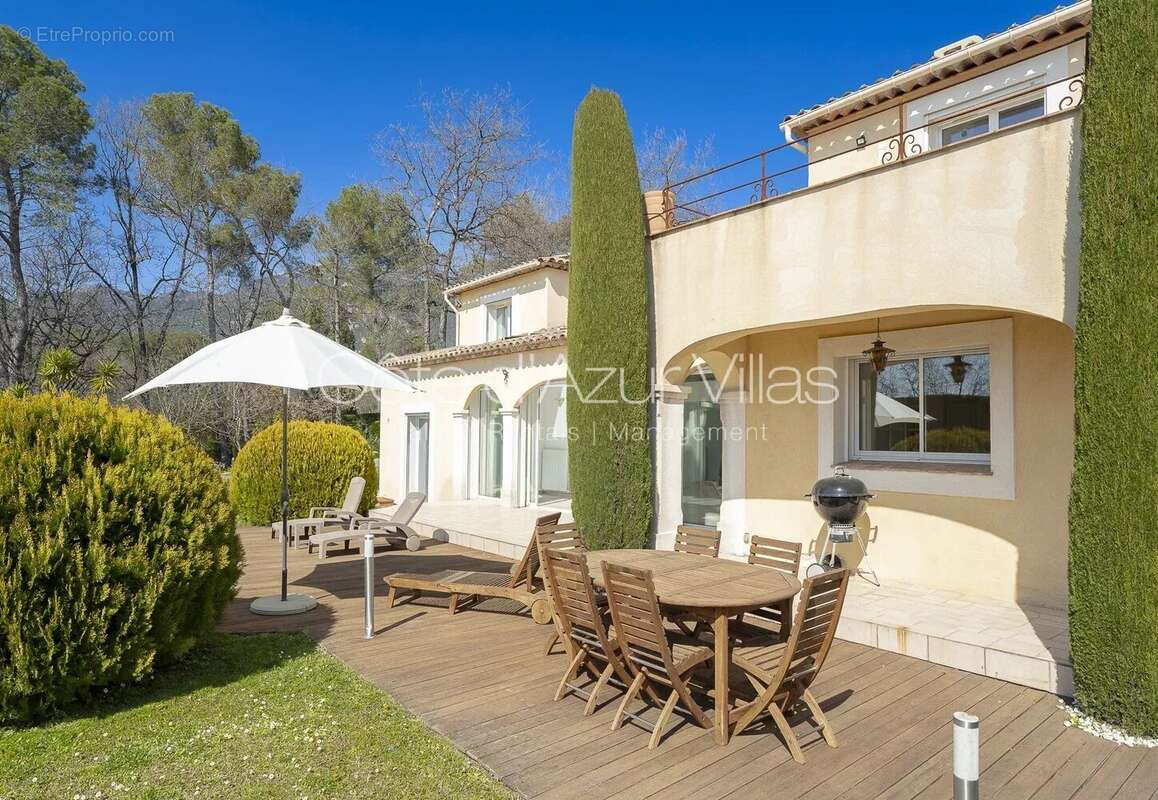 Maison à ROQUEFORT-LES-PINS