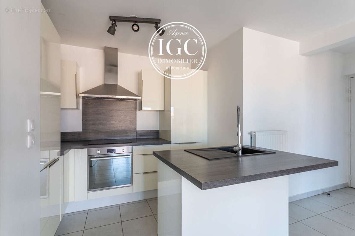 Appartement à CHATEAUNEUF-LES-MARTIGUES