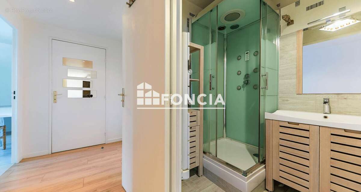Exclusivite foncia -tres beau trois pieces entierement renove - parking interieur - balcon - photo 7