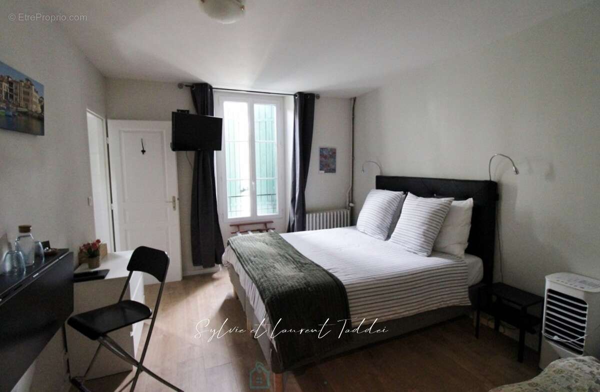 Commerce à MONTGUYON