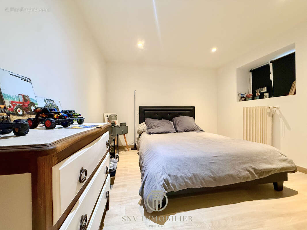 Propriété familiale • 8 chambres • plus d’1 hectare • dépendances - photo 16