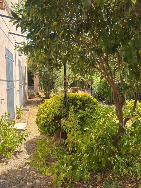 Maison de 100 m² avec jardin et belle terrasse couverte – Proche centre-ville - photo 2