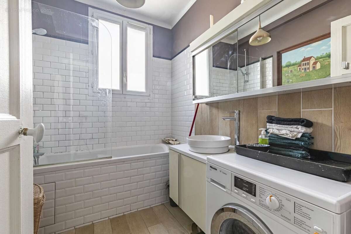 Appartement à PARIS-17E