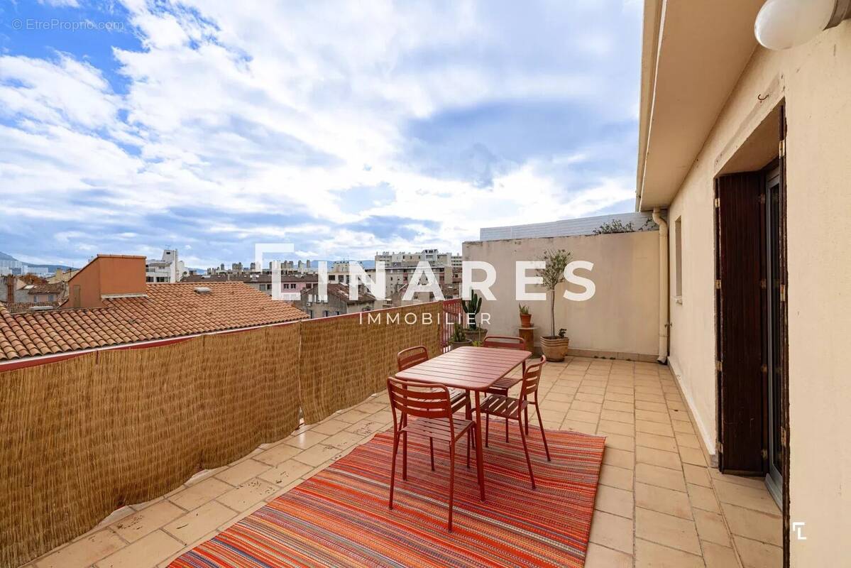 Appartement à MARSEILLE-5E