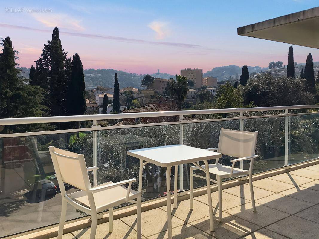 Appartement à VALLAURIS