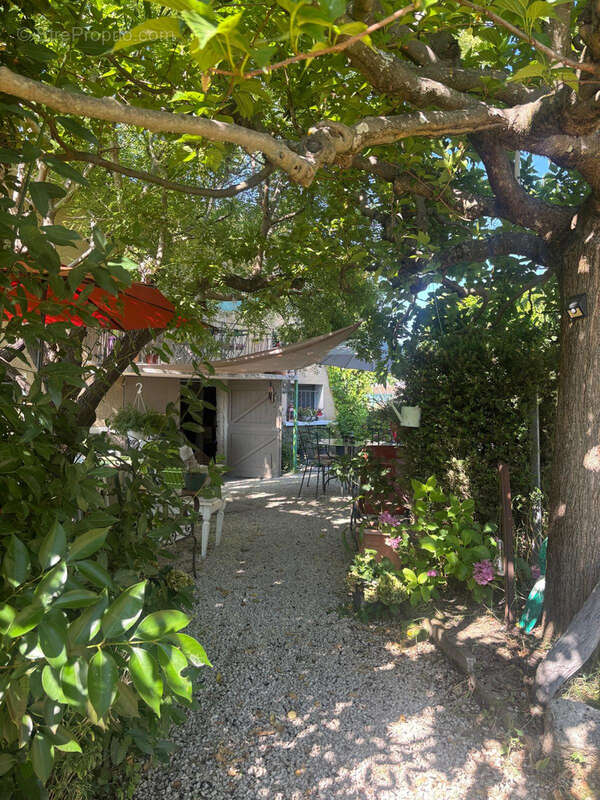 Maison avec fort potentiel sur 2 133 m2 de terrain constructible et divisible - photo 9