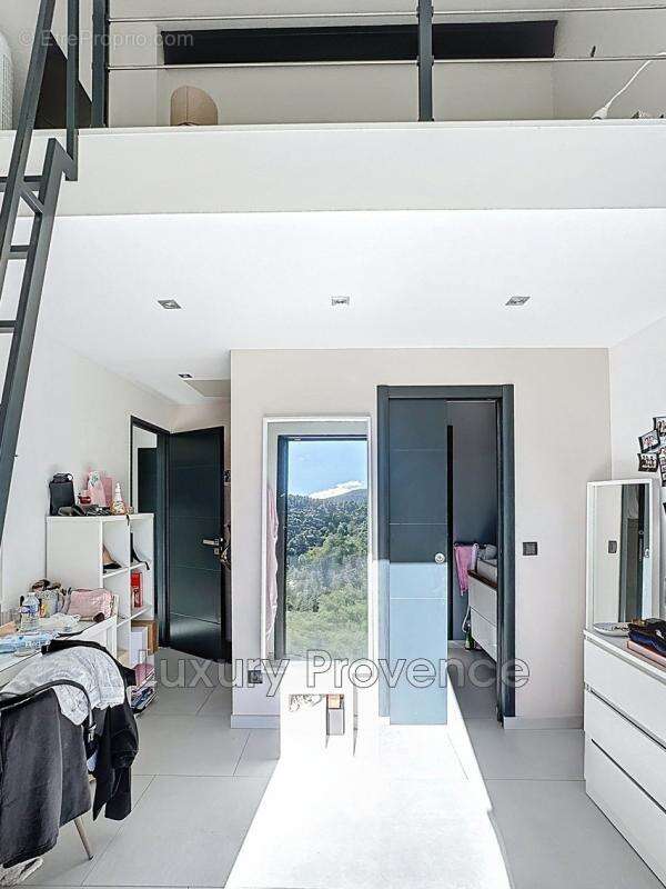 Maison à VAUVENARGUES