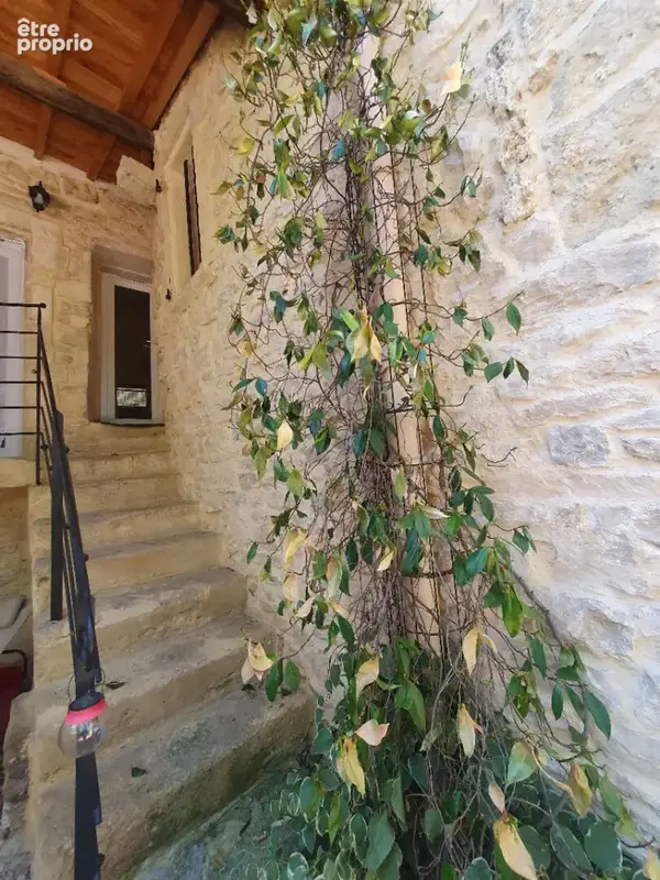 Calvisson maison de village en pierres avec cour - photo 4