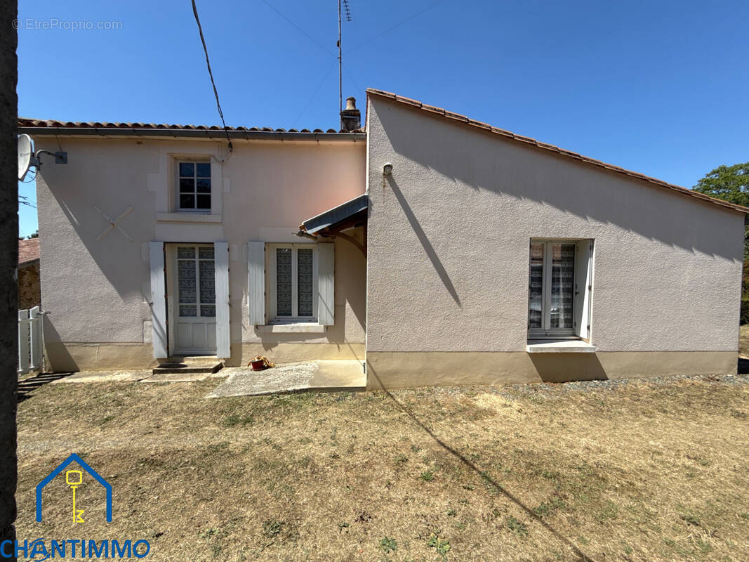 Maison à LA CAILLERE-SAINT-HILAIRE