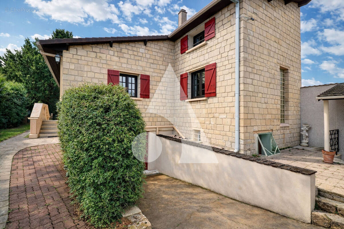 Maison à MERY-SUR-OISE