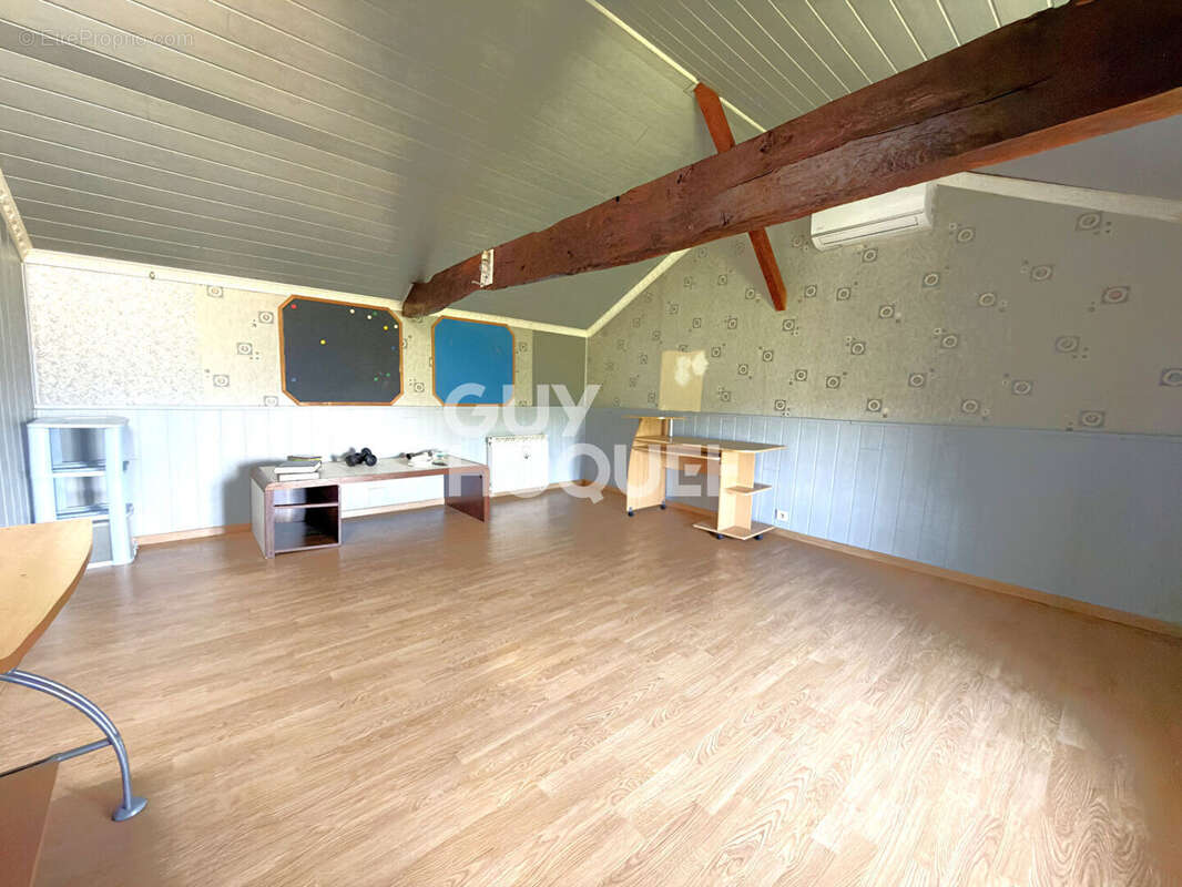 Maison de 150m² à Montromant - photo 4