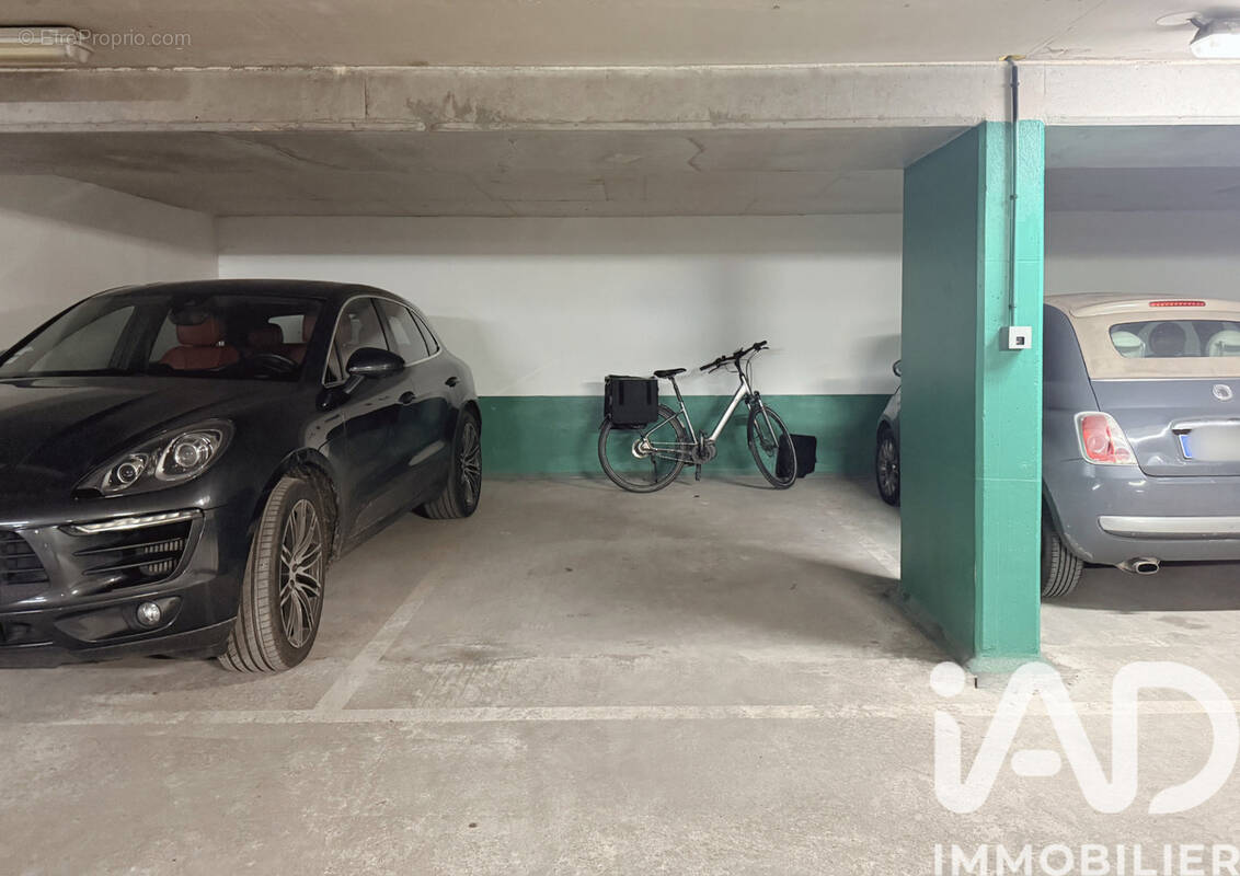 Photo 1 - Parking à LE CHESNAY