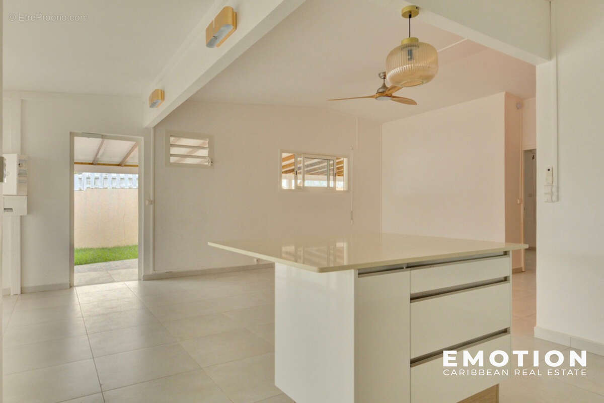 Maison à PETIT-BOURG