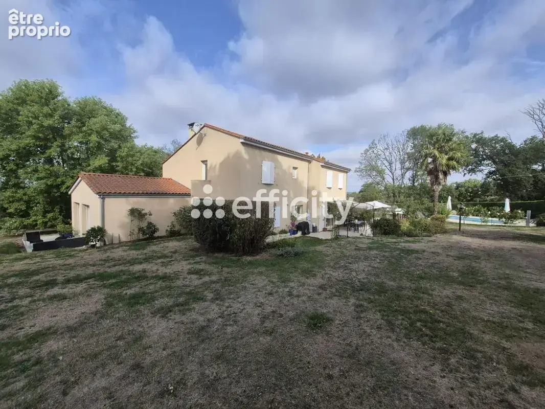 Maison 174 m² à Confolens  - photo 11