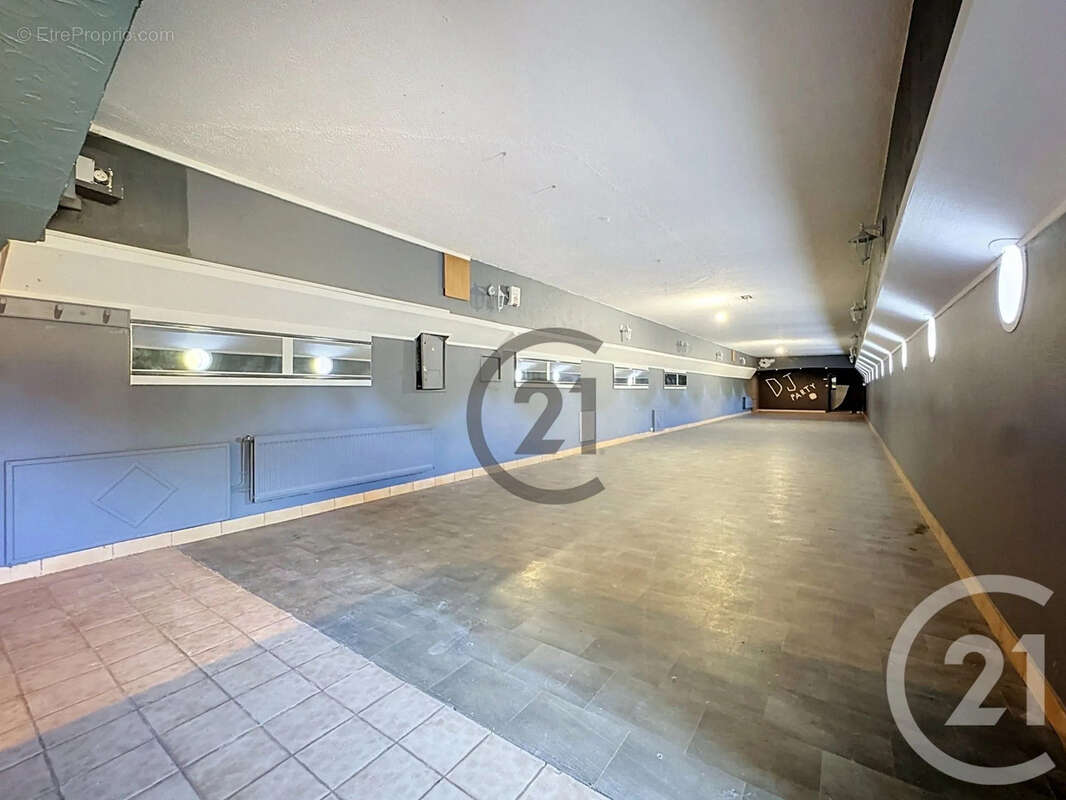 Maison 717 m² à Courcy  - photo 10