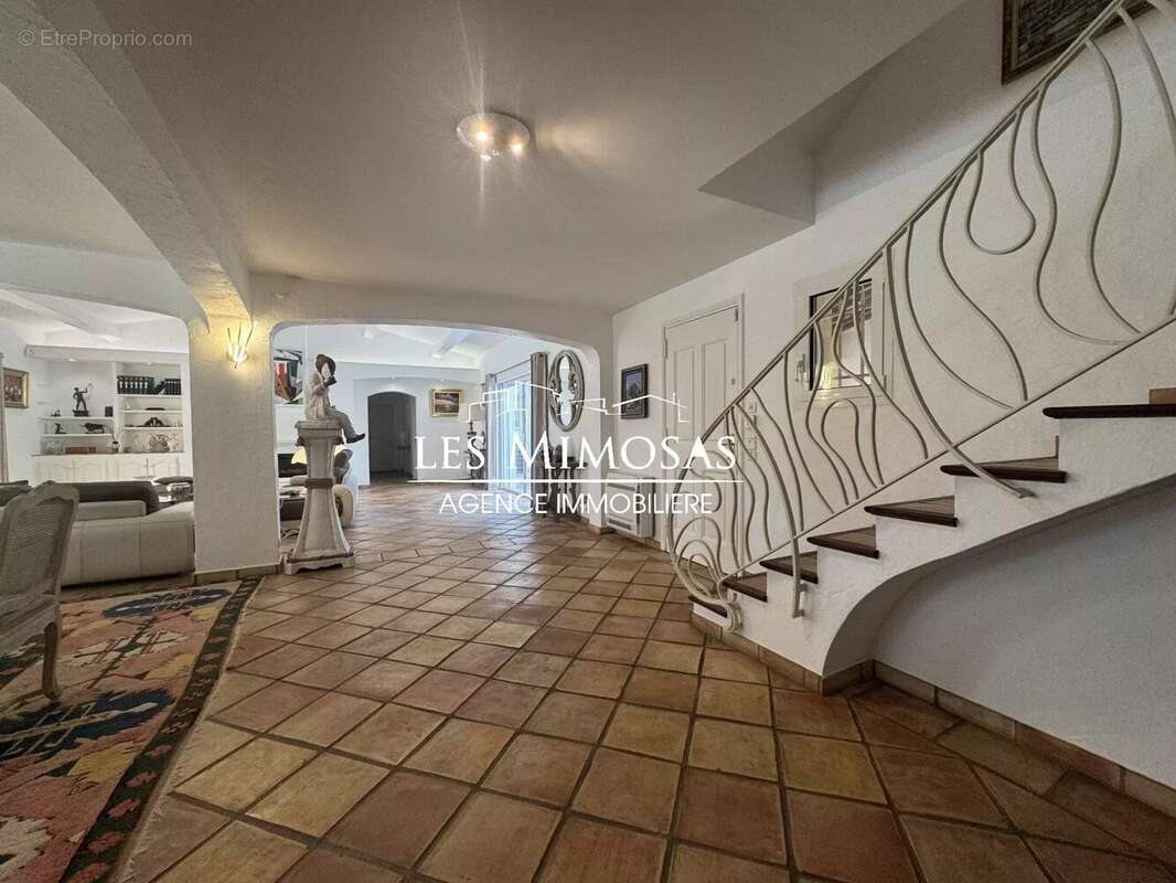 Maison à ROQUEBRUNE-SUR-ARGENS