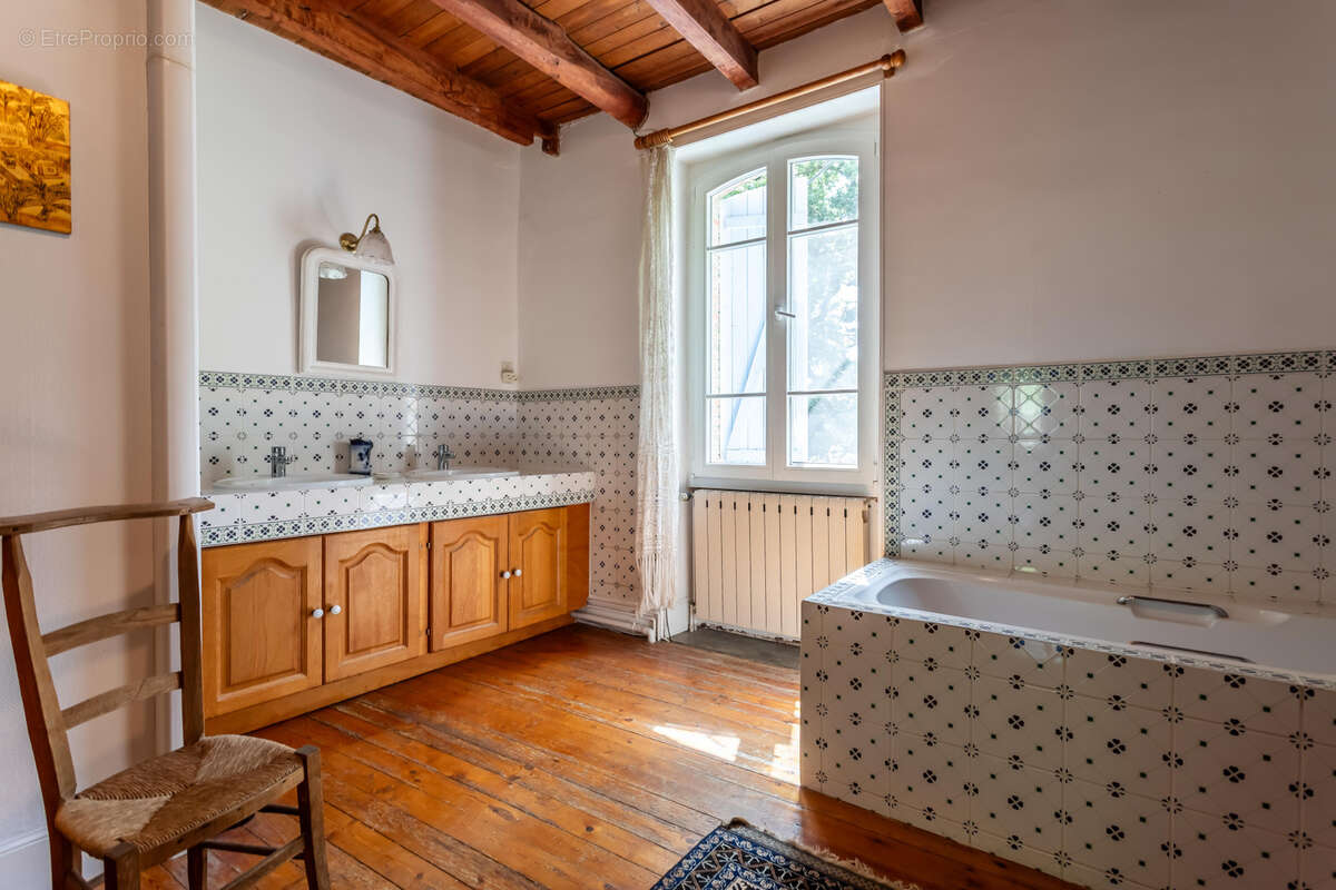Maison de campagne avec annexes, piscine, grange et vue - photo 25