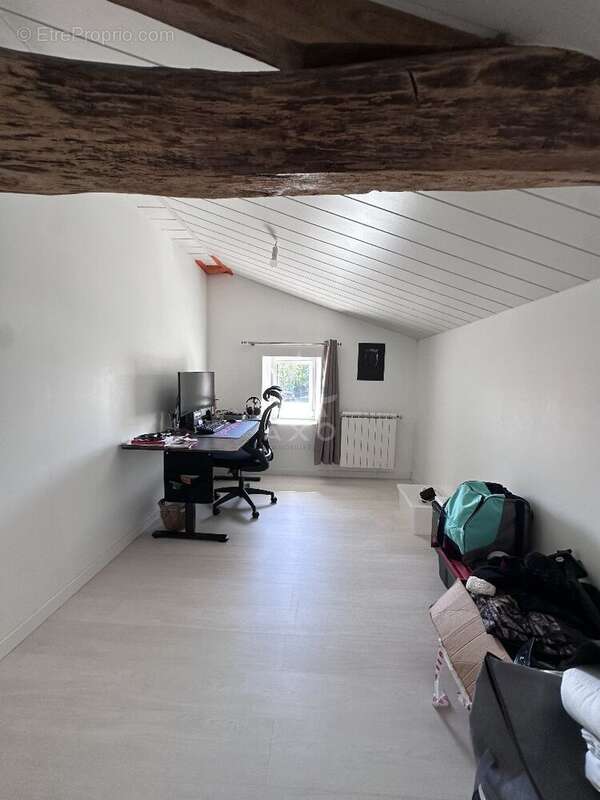 Maison en pierre rénovée avec grange et grand jardin en village - photo 9