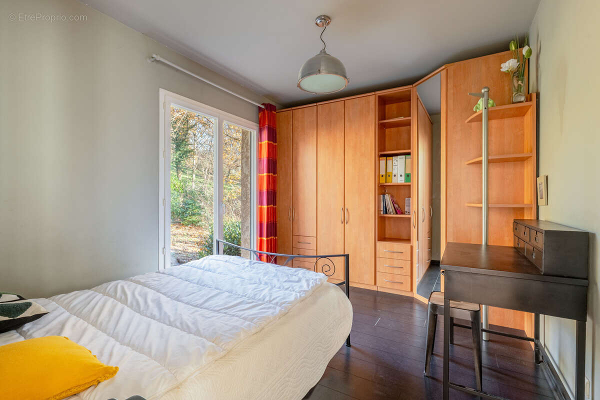 Maison à LA TOUR-DE-SALVAGNY