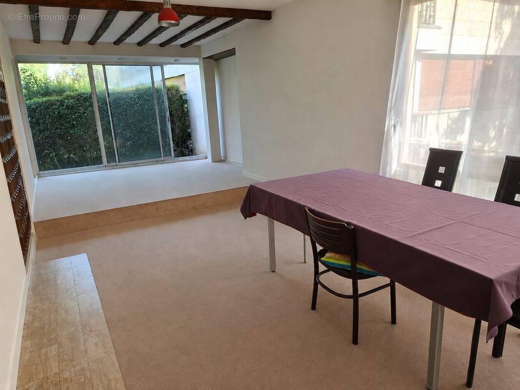 Appartement à FONTENAY-LE-FLEURY