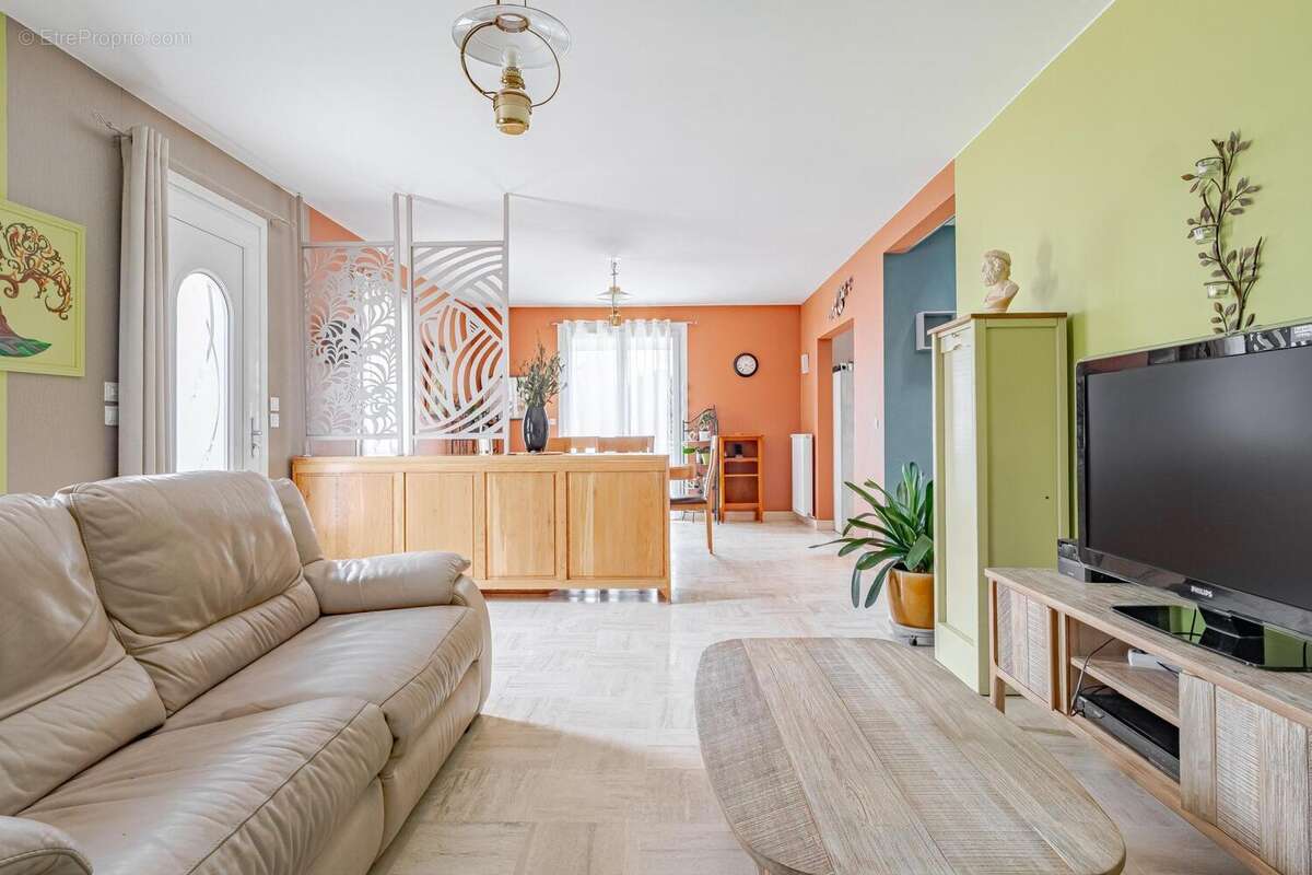 Photo 5 - Maison à SAINT-GENOUPH