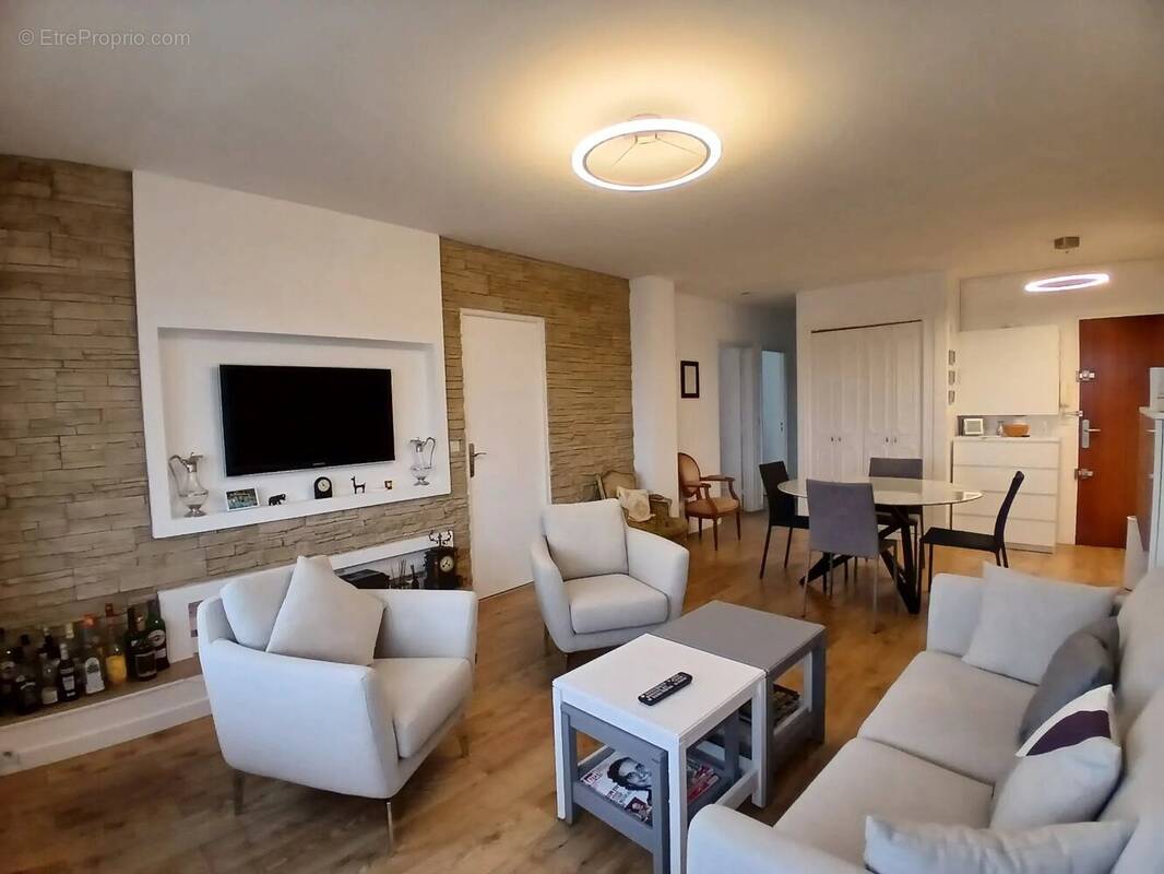 Appartement à SARTROUVILLE