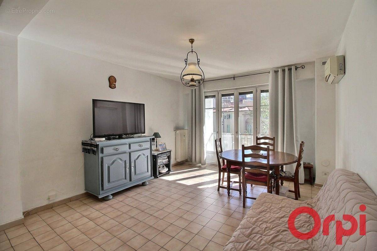 Appartement à MARSEILLE-3E
