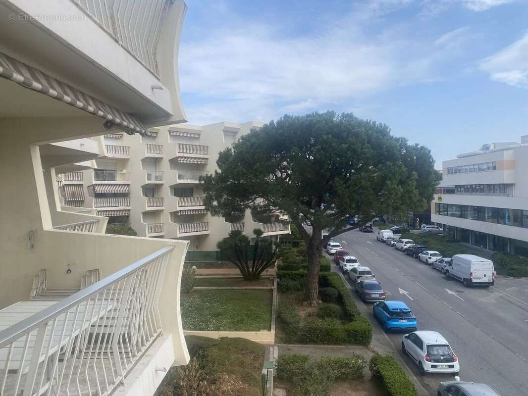 Appartement à SAINT-LAURENT-DU-VAR