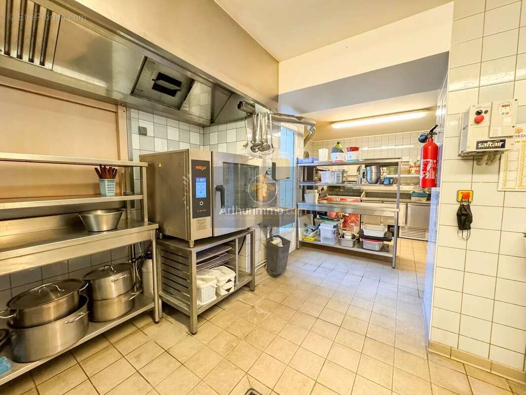 Commerce à MONTSAUGEON