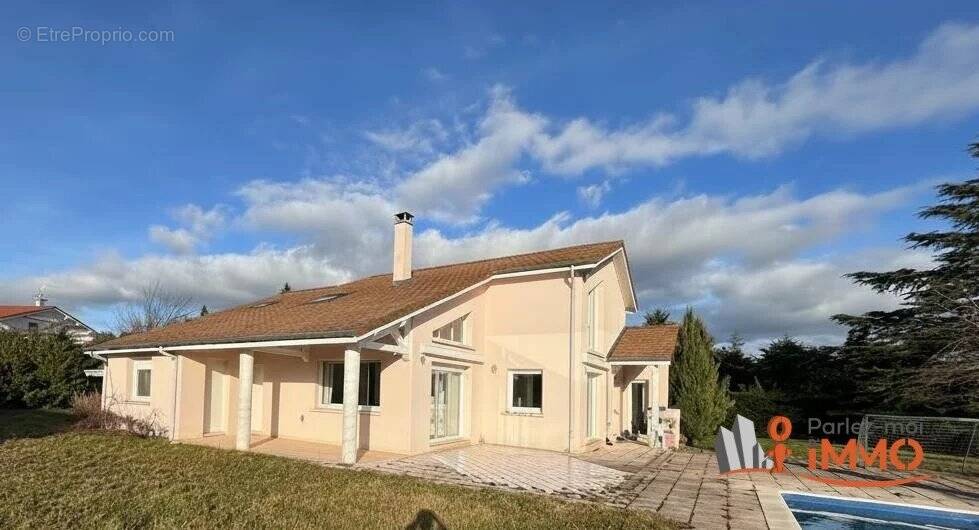 Maison à LA TOUR-EN-JAREZ