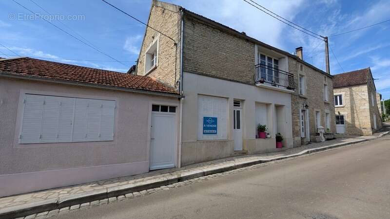 Maison 4 chambres, dépendances et double garage MASSANGIS (89) - photo 18