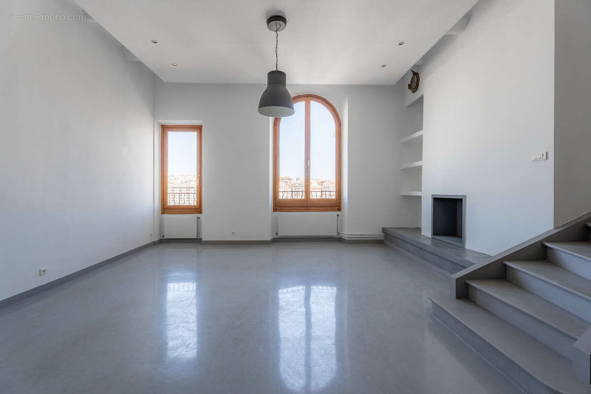 Appartement à MARSEILLE-1E