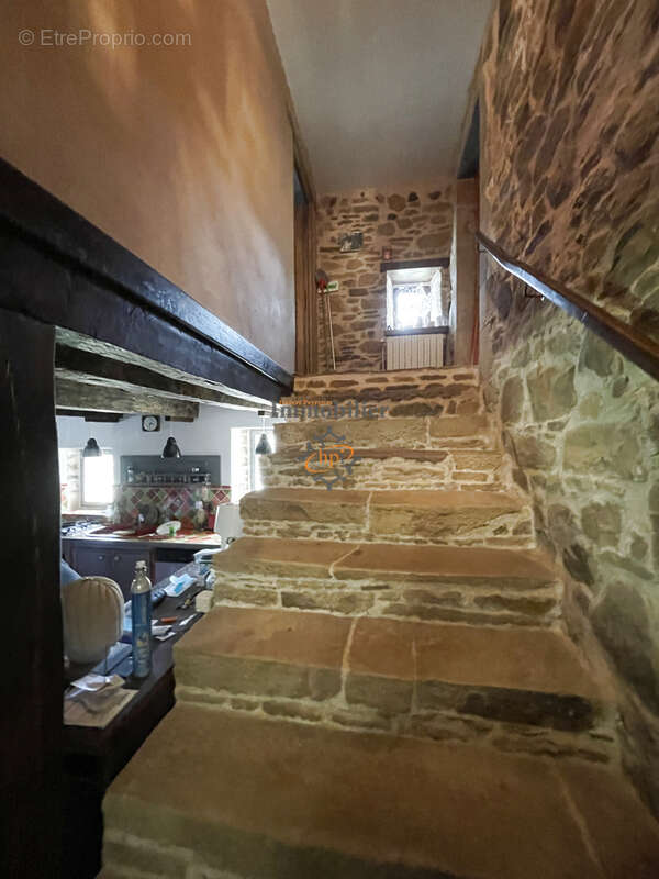 Propriété de caractère avec deux maisons d'habitations, une maison à rénover, dépendances et terrain de 7123 m - photo 13