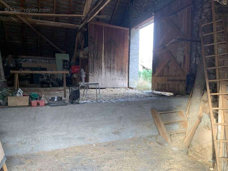 Bâtisse à rénover – LUS-LA-CROIX-HAUTE (Hameau Les Corréardes) 80 m² habitables + grande grange 140 m² + dépendances - photo 17
