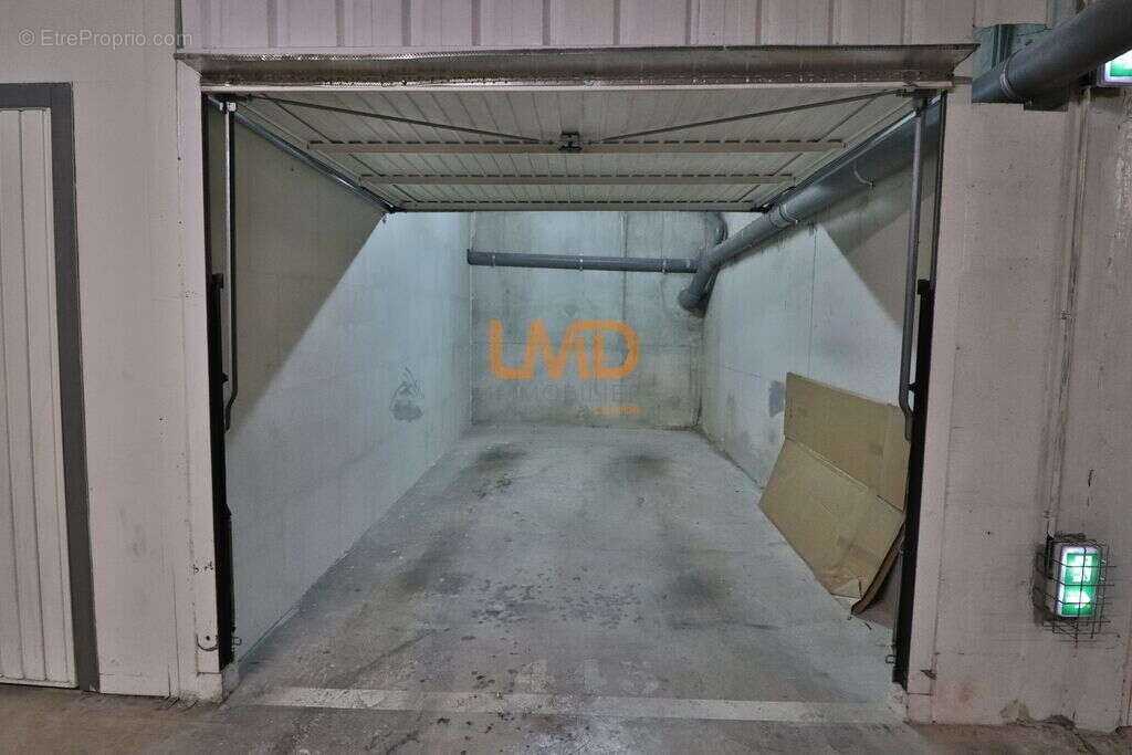 Parking à MARSEILLE-11E