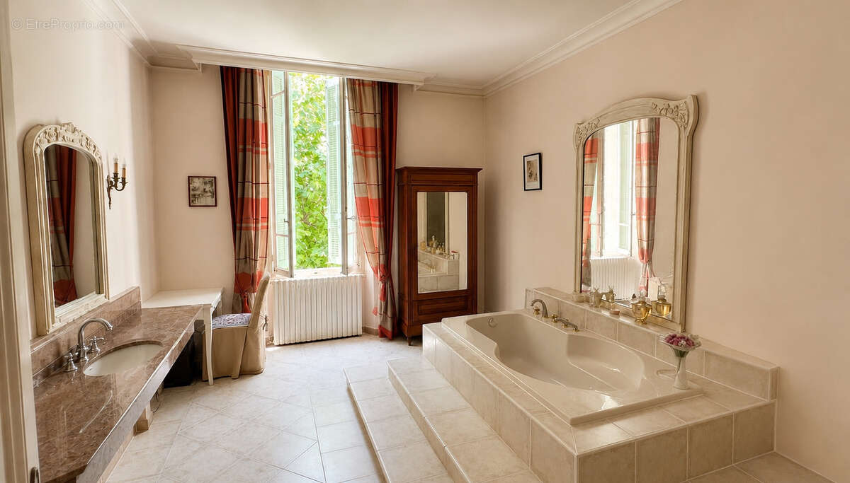 Hôtel particulier de caractère à Grans - photo 9