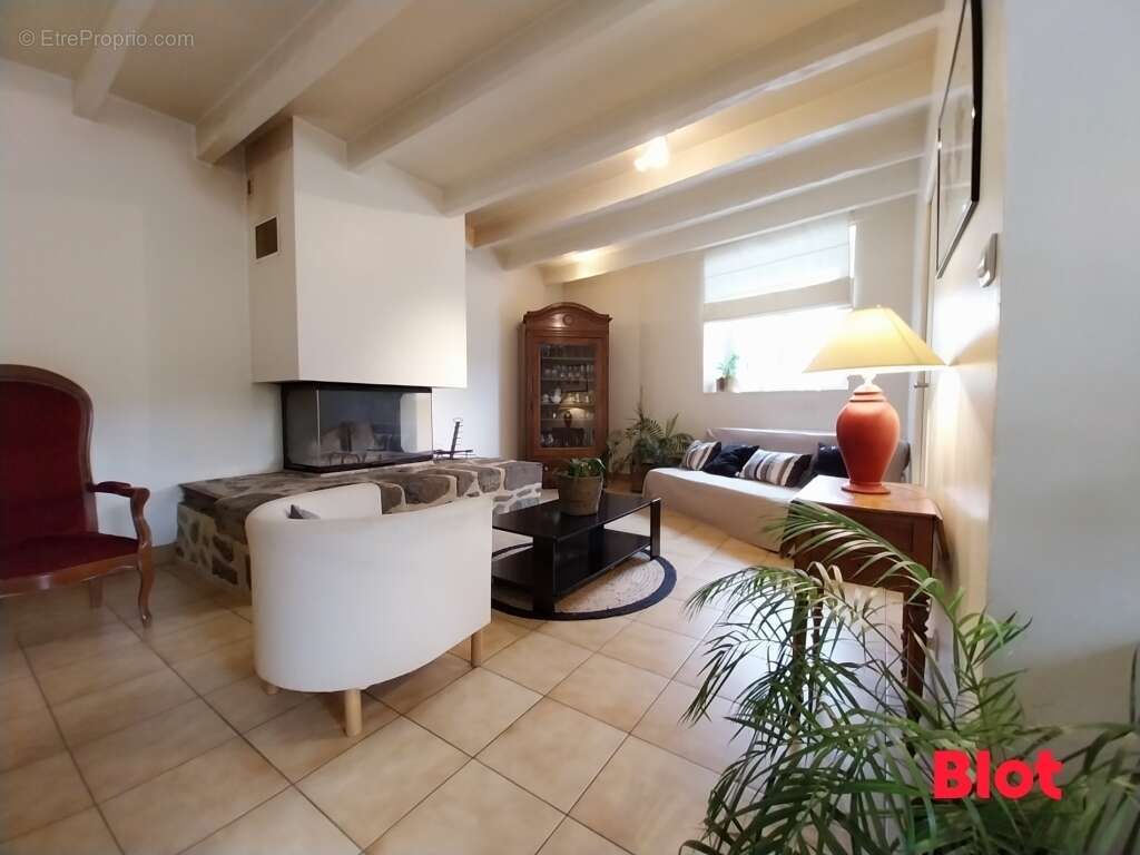 Maison à SAINT-GUINOUX